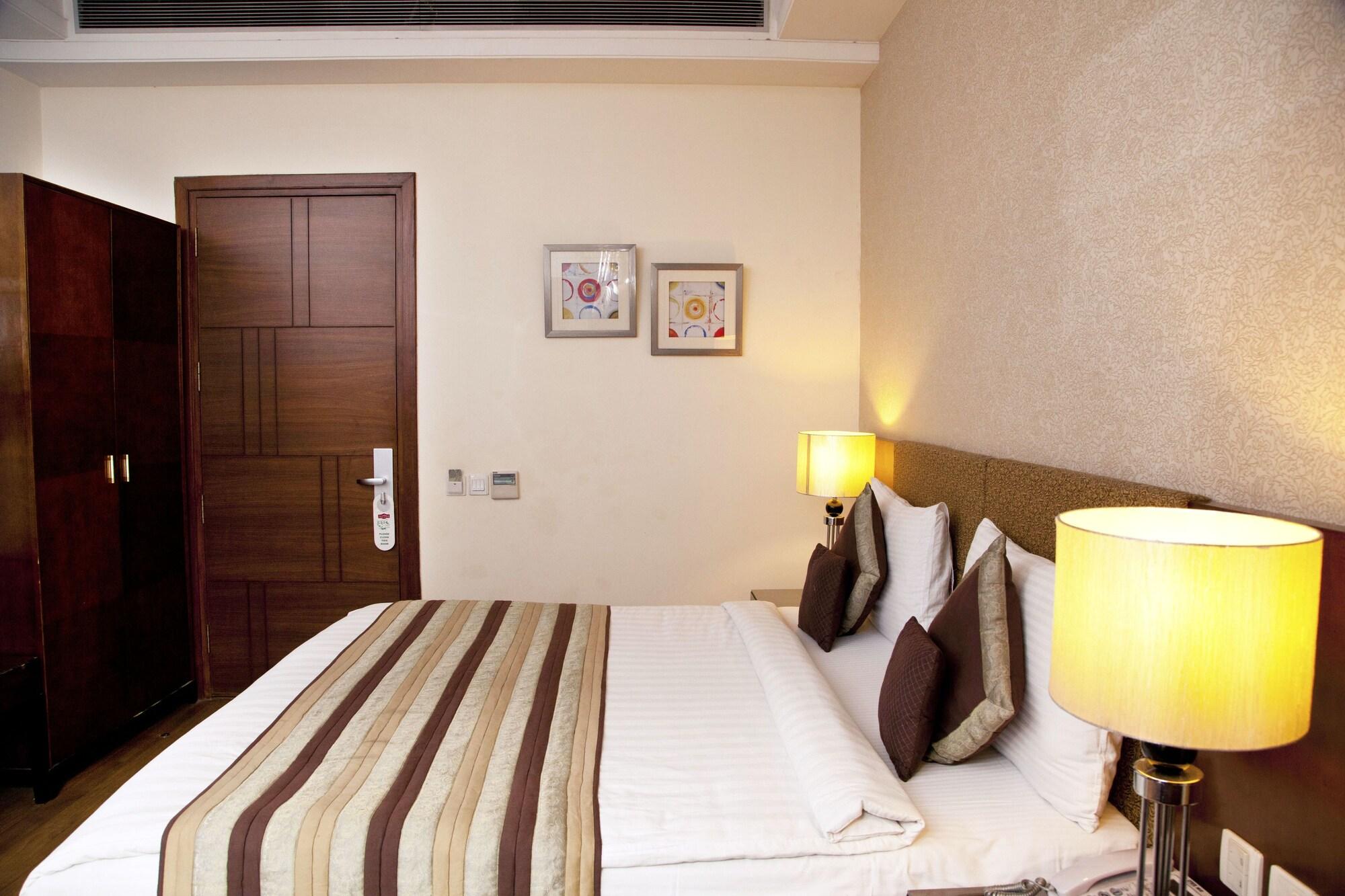Alpina Hotels & Suites Nueva Delhi Exterior foto