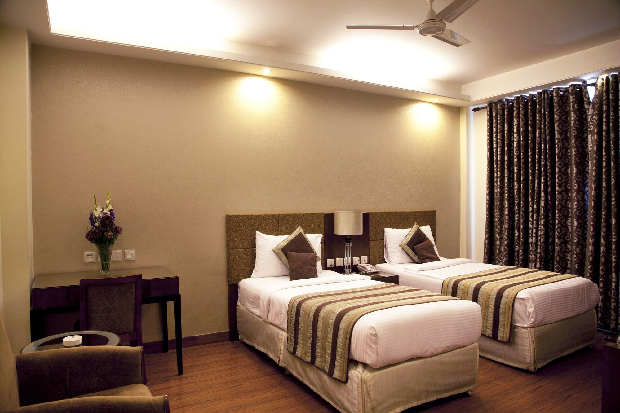 Alpina Hotels & Suites Nueva Delhi Exterior foto