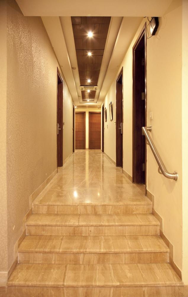 Alpina Hotels & Suites Nueva Delhi Exterior foto