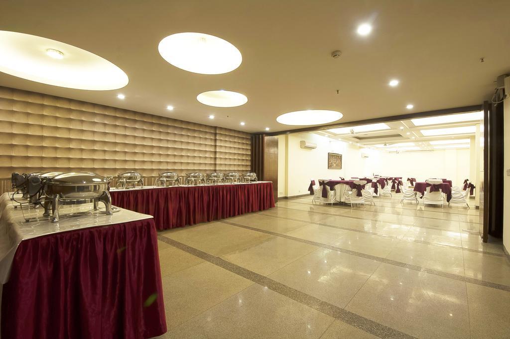 Alpina Hotels & Suites Nueva Delhi Exterior foto