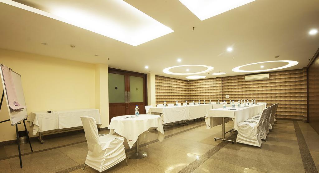 Alpina Hotels & Suites Nueva Delhi Exterior foto
