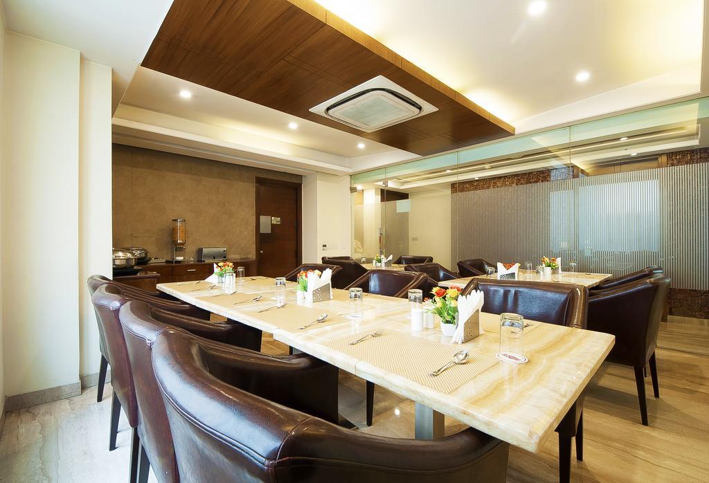 Alpina Hotels & Suites Nueva Delhi Exterior foto