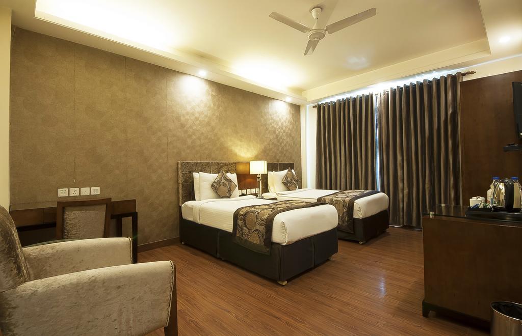 Alpina Hotels & Suites Nueva Delhi Exterior foto
