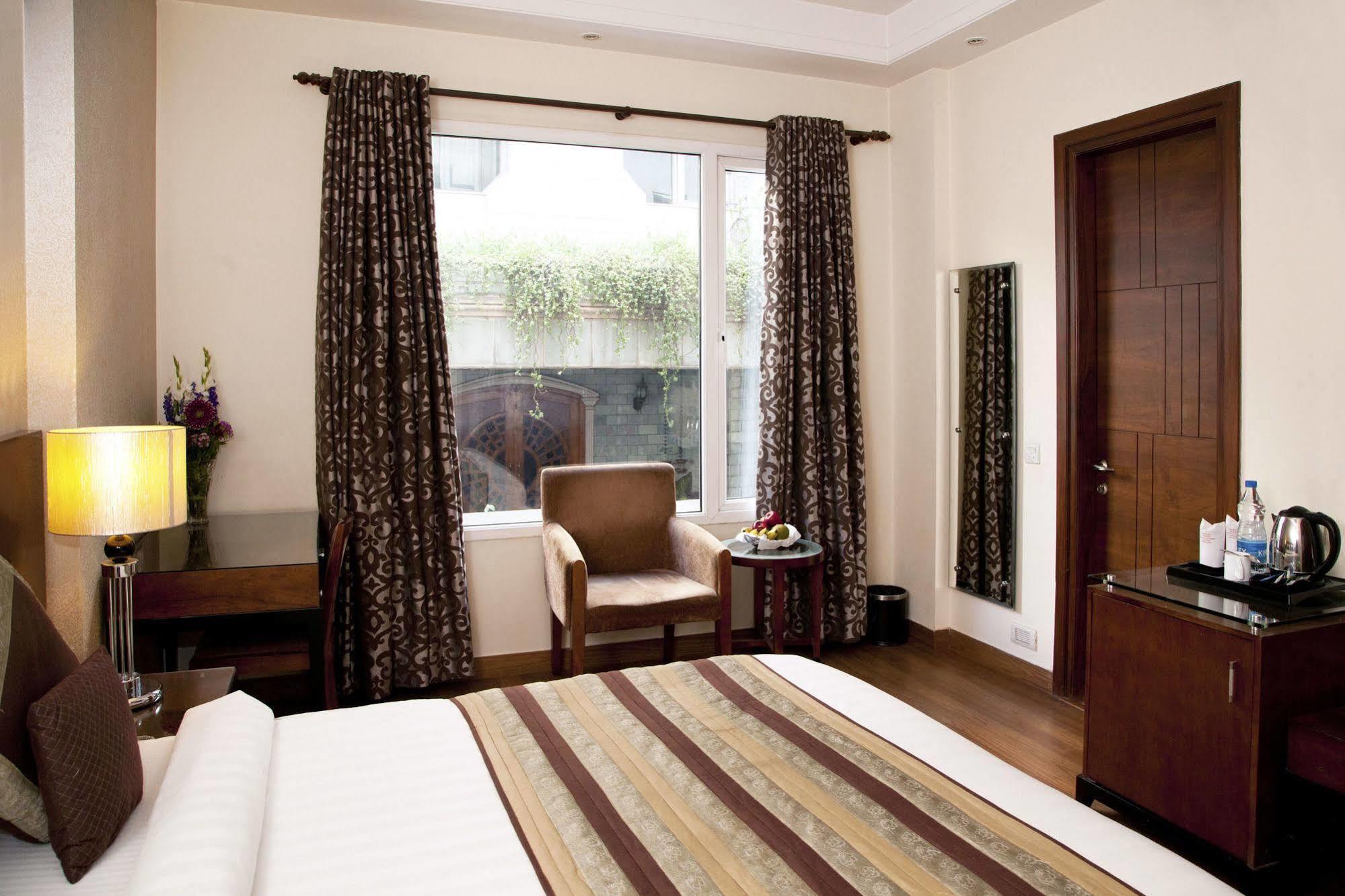 Alpina Hotels & Suites Nueva Delhi Exterior foto