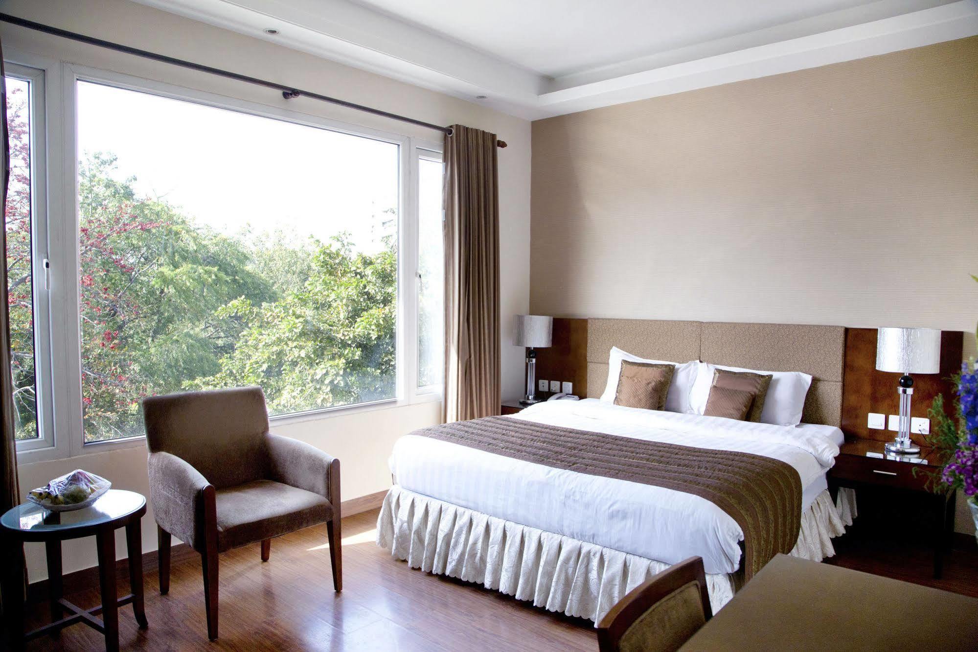 Alpina Hotels & Suites Nueva Delhi Exterior foto