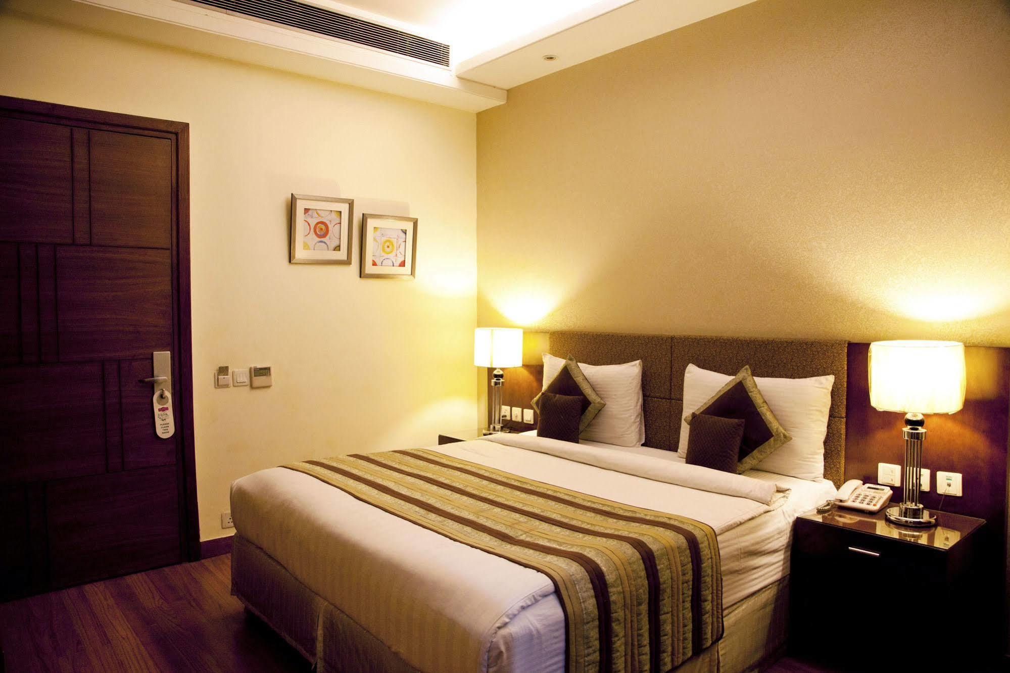Alpina Hotels & Suites Nueva Delhi Exterior foto
